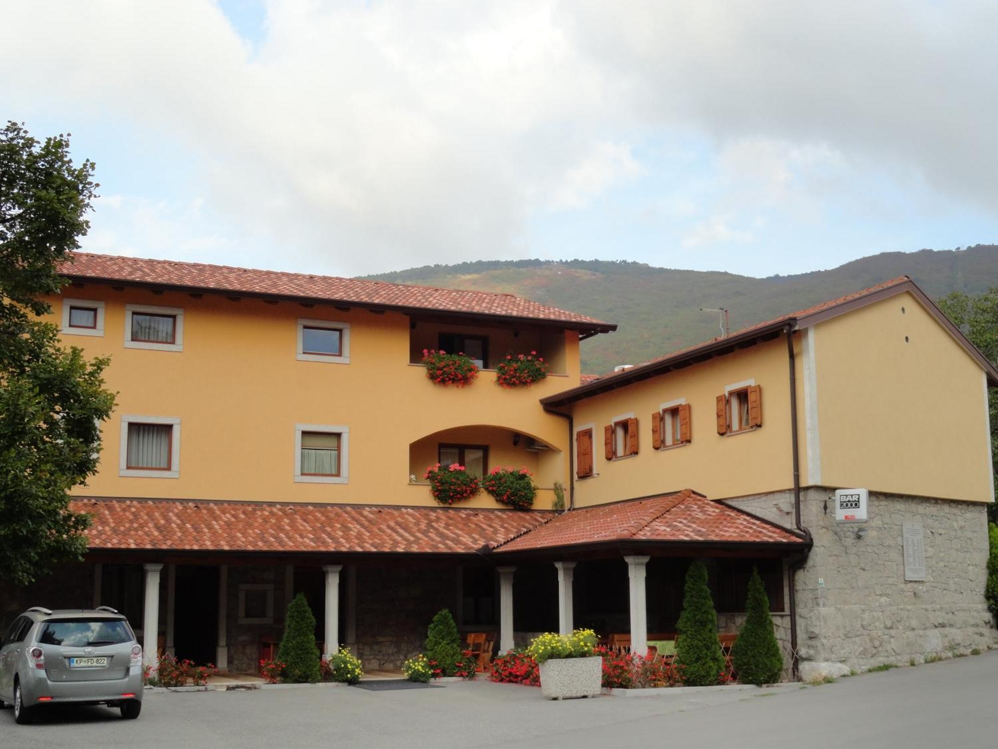 Guest House Pod Slavnikom Podgorje  Exterior foto