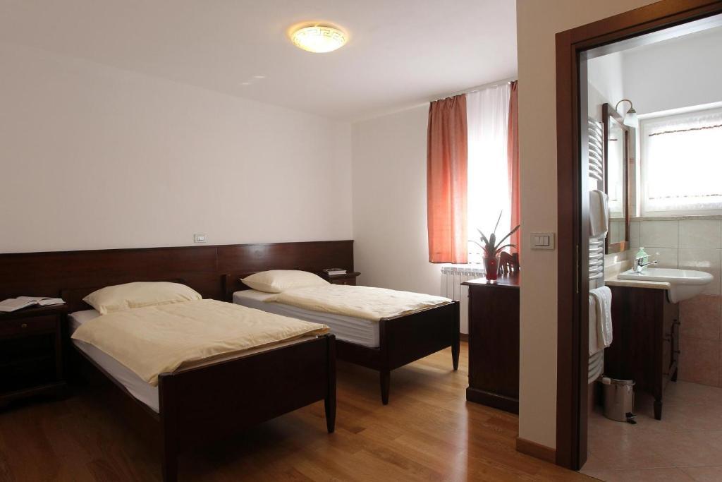 Guest House Pod Slavnikom Podgorje  Habitación foto